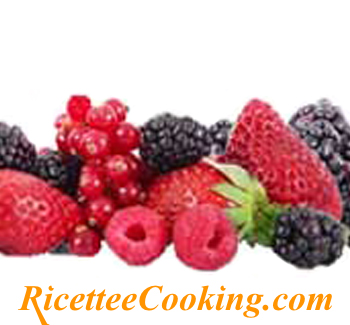 Macedonia gustosa ai frutti di bosco